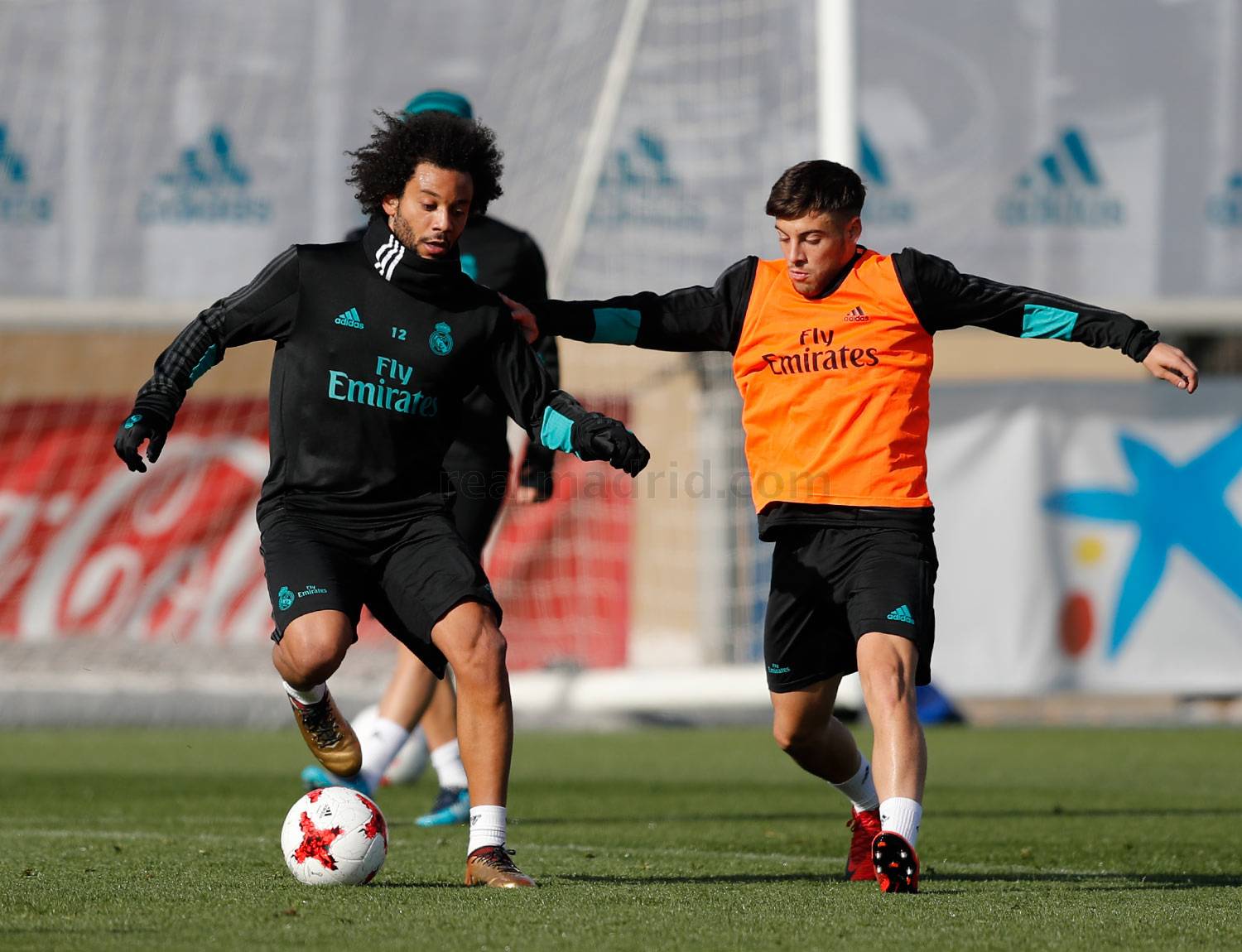 LOL竞猜电竞 -关于今晚底特律活塞备战国王杯,防线松动细节曝光,赛场秩序良好,控场能力受关注的信息