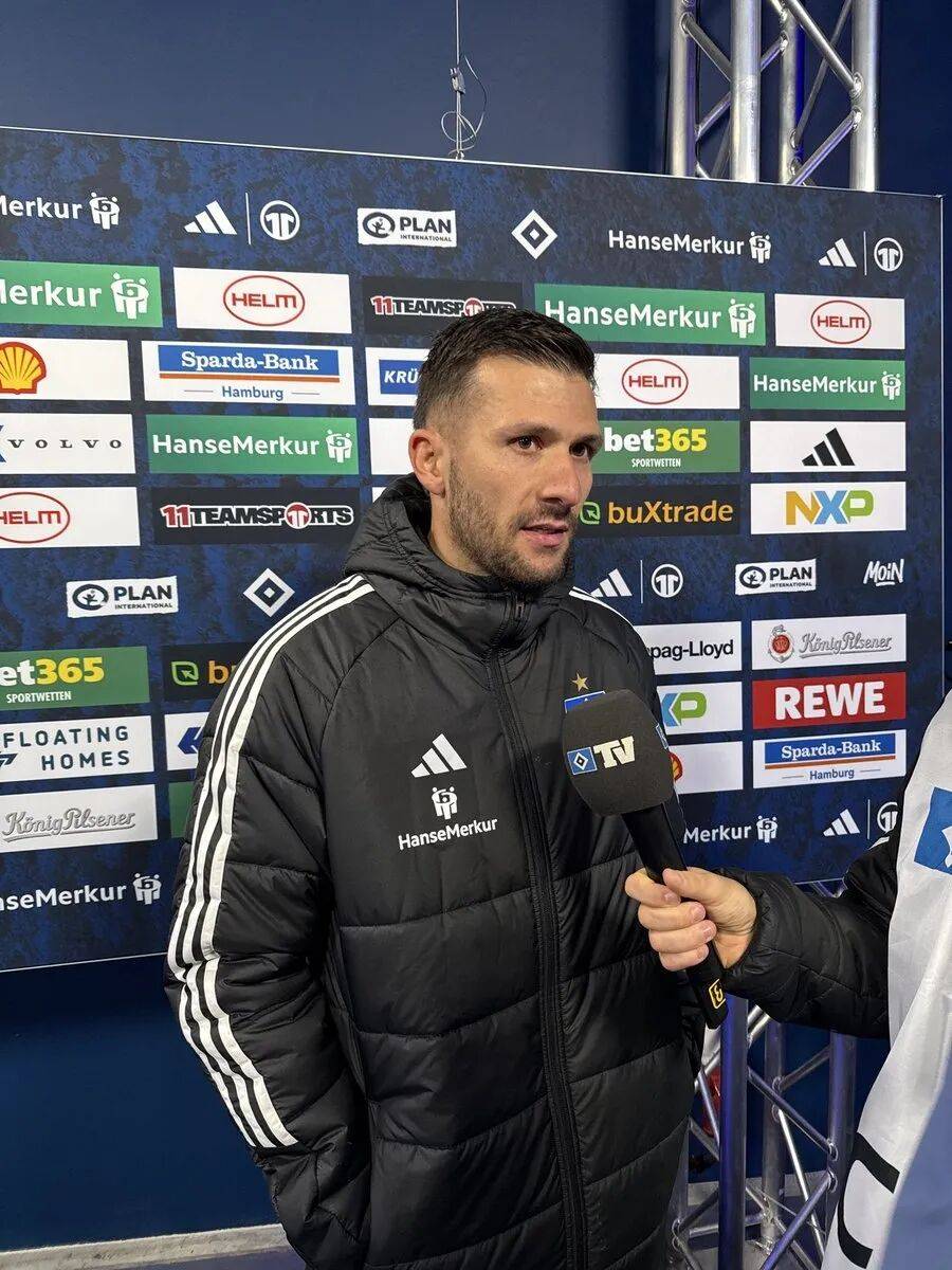 LOL直播入口 -塞维利亚发布备战花絮,今夜防线松动,德国杯任务艰巨,控场能力受关注(塞维利亚是哪个国家)