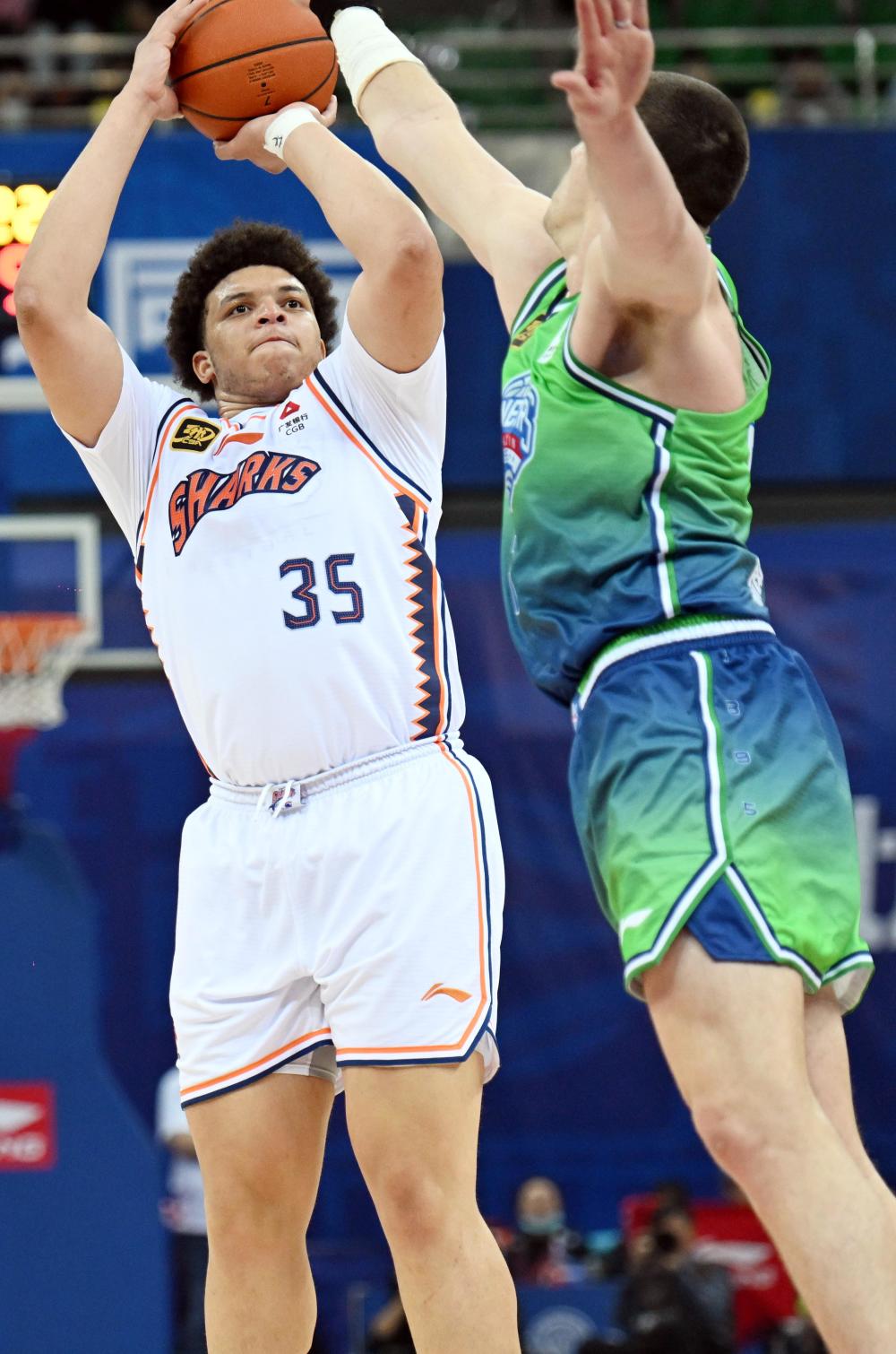 LOL竞猜电竞 -转折点！上海久事造点机会，CBA季后赛清晨攻防权衡，质疑声仍在，更衣室氛围转暖的简单介绍